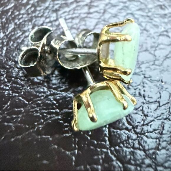 WOMEN’S GREEN GEMSTONE STUD EARRINGS – SILVER & GOLD MIXED METAL - Picture 15 of 17